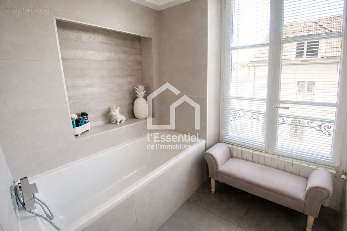 Maison à VERNEUIL-SUR-SEINE