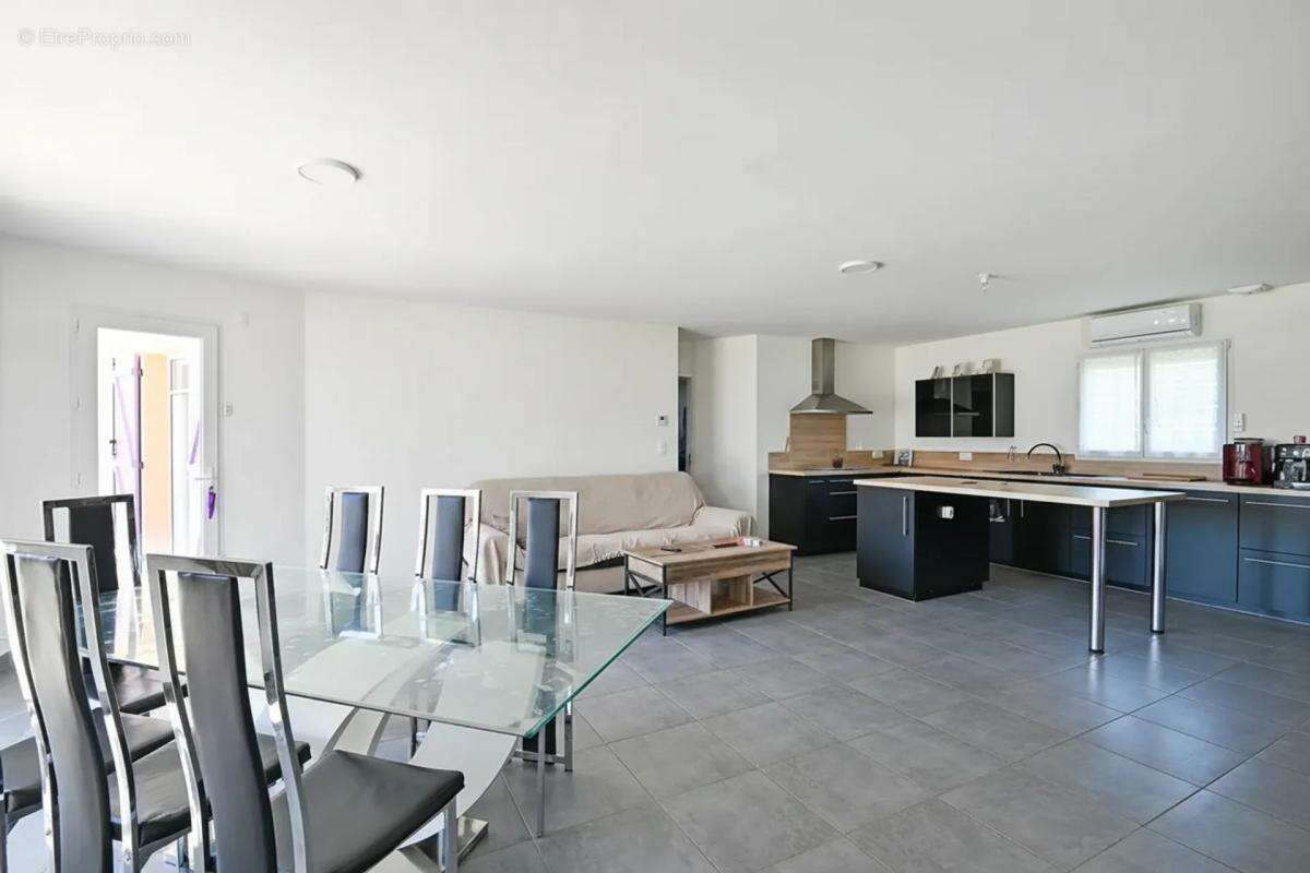 Maison de 5 pièces de 119 m² à Saint-Remèze - photo 18
