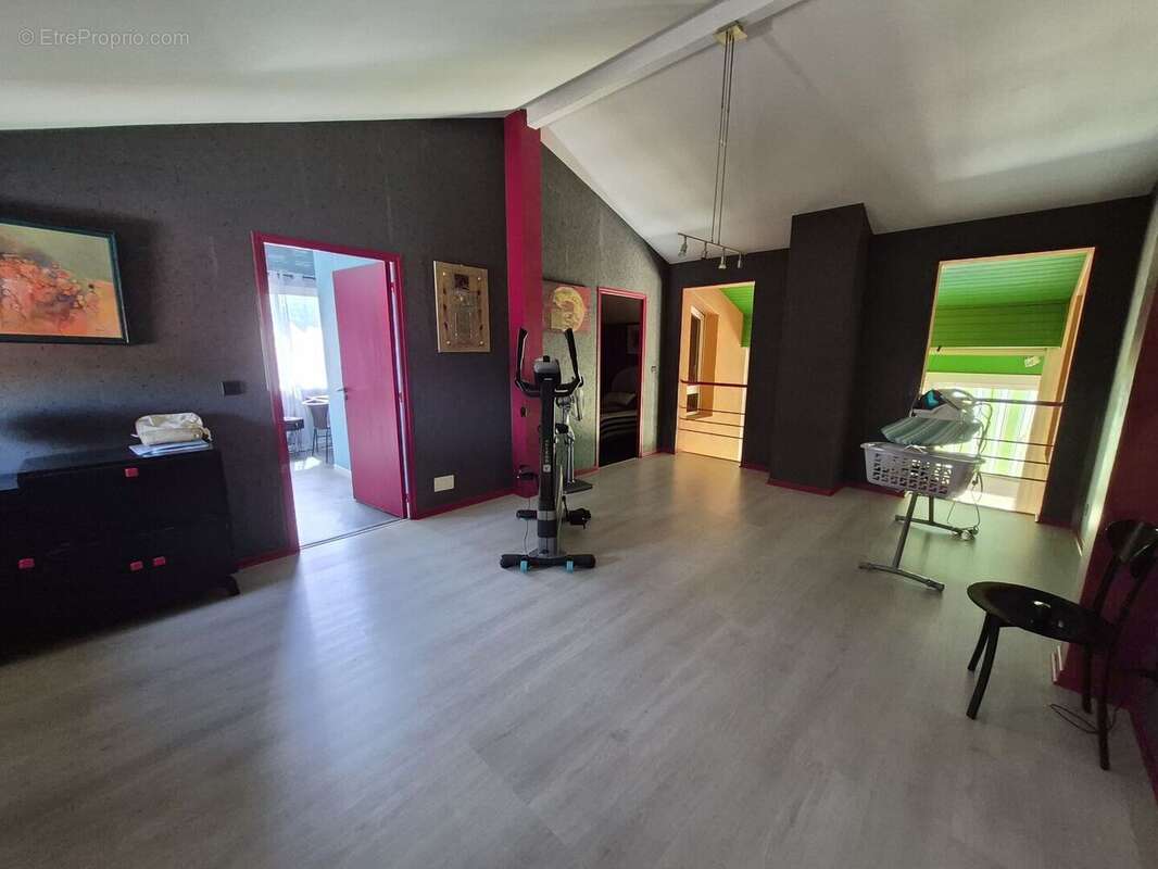 À vendre, Castelnau-Magnoac (Hautes-Pyrénées): Villa d'architecte 4 chambres, espace de vie ouvert, un garage/atelier et une pis - photo 16