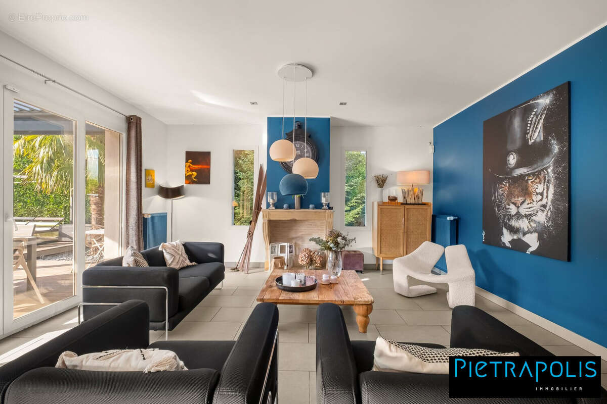 Maison à LA TOUR-DE-SALVAGNY