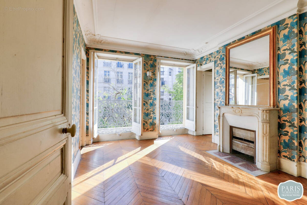 Appartement à PARIS-17E