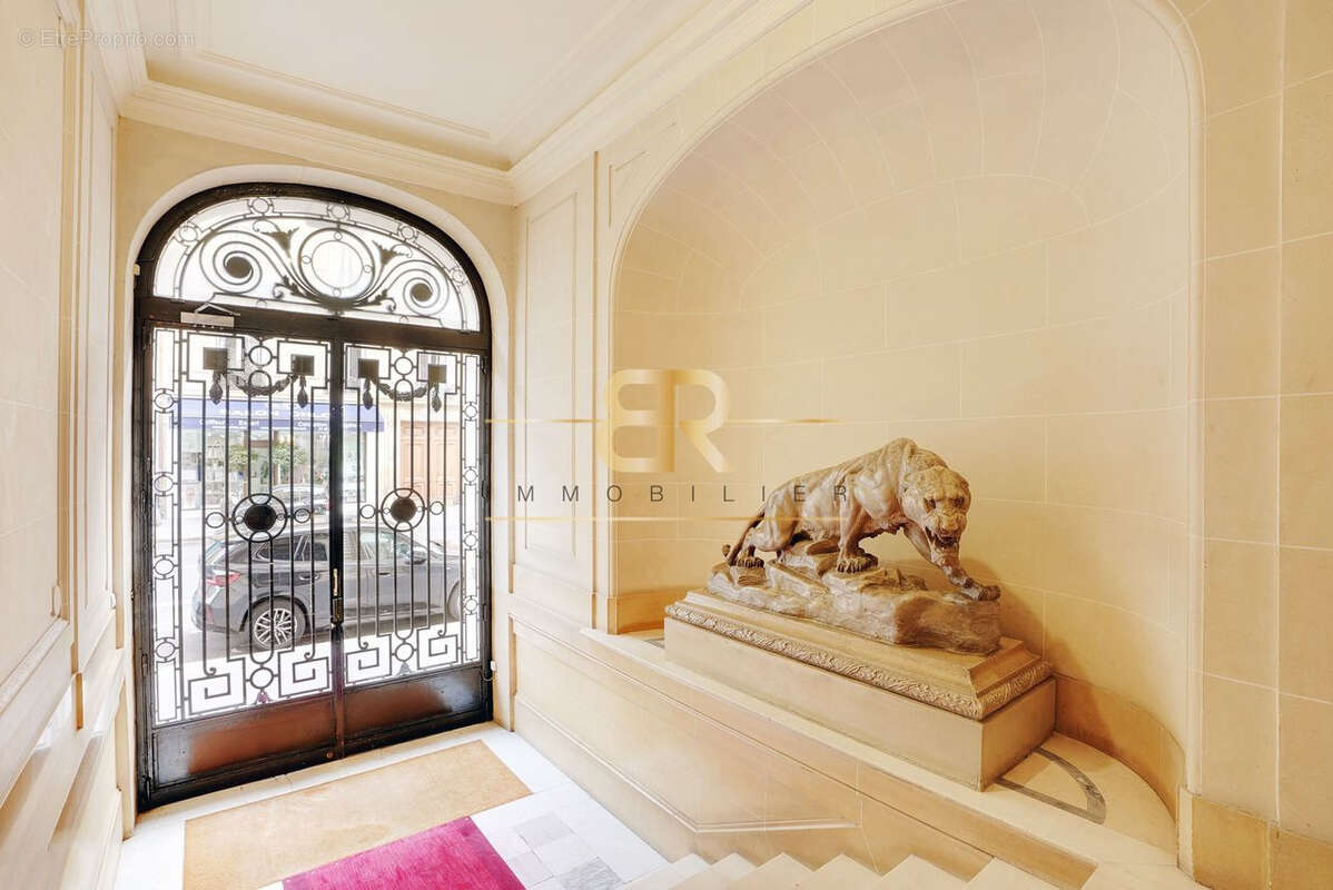 Appartement à PARIS-17E