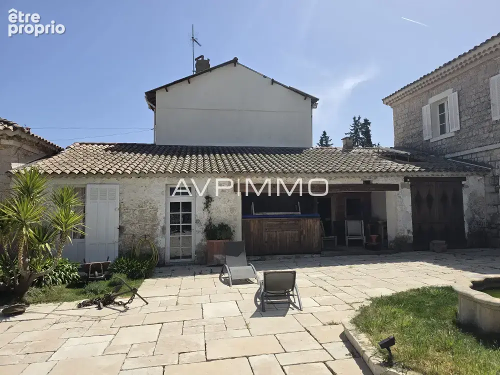 Le castellet   propriété de maître de 420 m2 avec terrain constructible, un bien rare à fort potentiel - photo 3