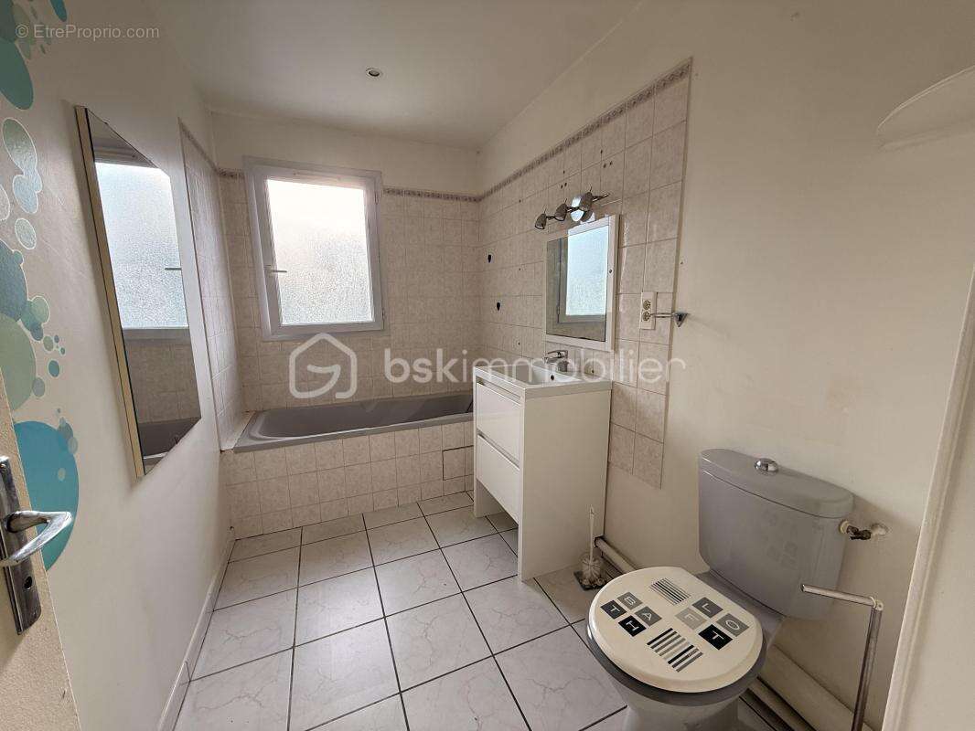 Maison à MONTCOURT-FROMONVILLE