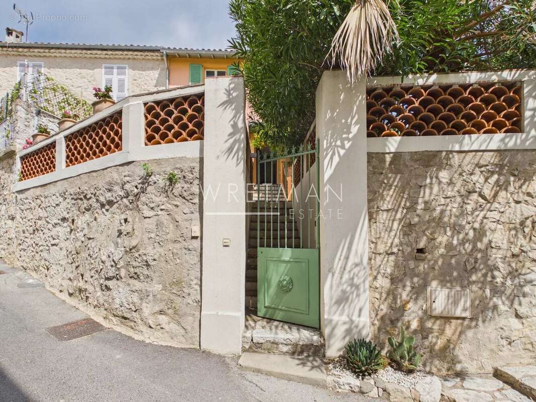 Appartement à TOURRETTES-SUR-LOUP