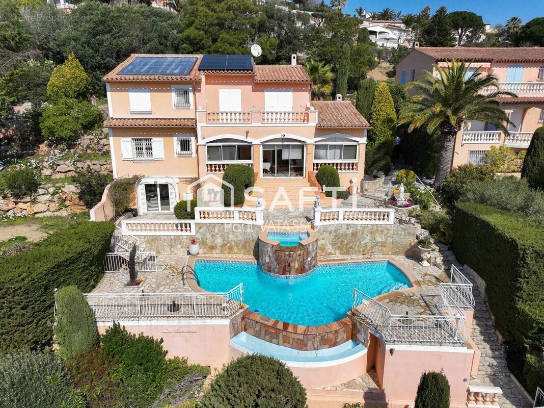 Photo 1 - Maison à ROQUEBRUNE-SUR-ARGENS