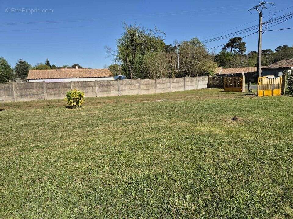 Terrain à SAINT-SAUVEUR