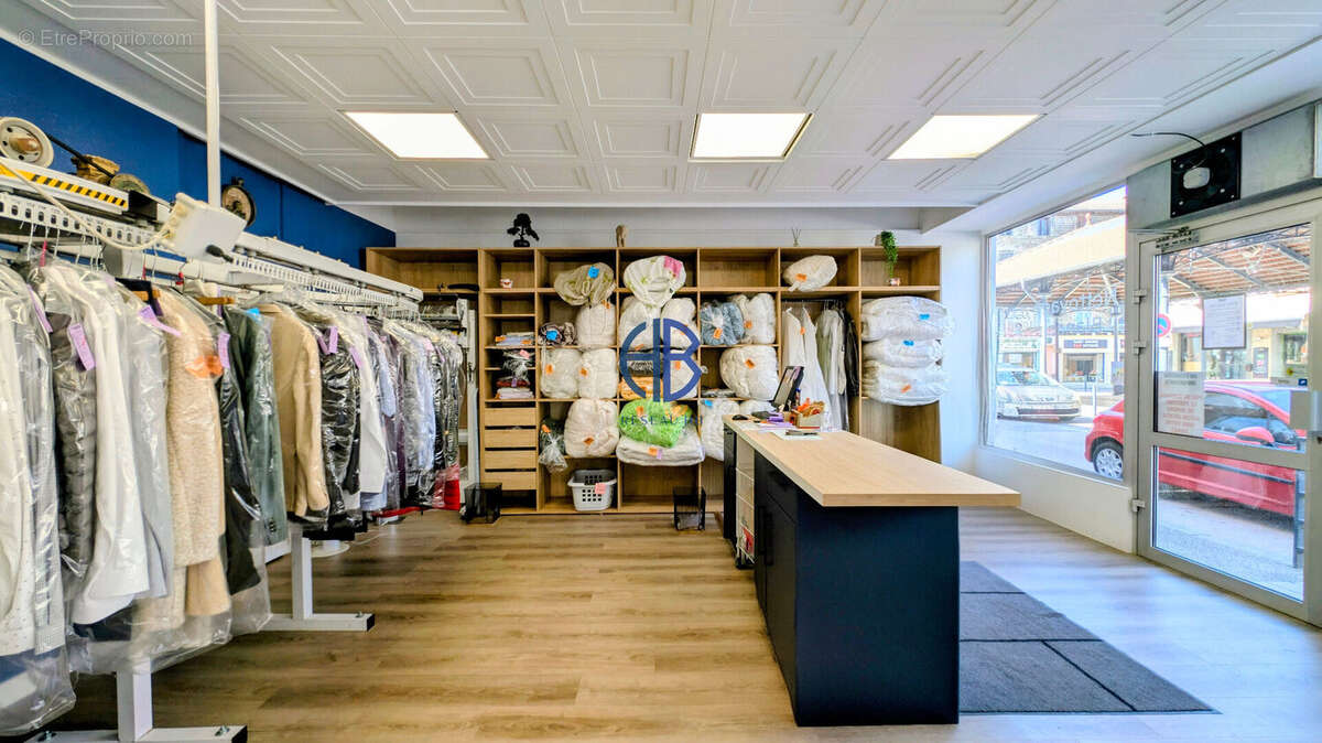 Commerce à SAINT-ETIENNE-DE-SAINT-GEOIRS