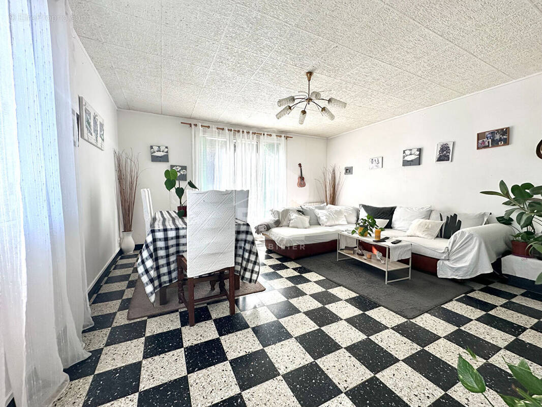 Appartement à SAINT-PIERRE-LES-NEMOURS