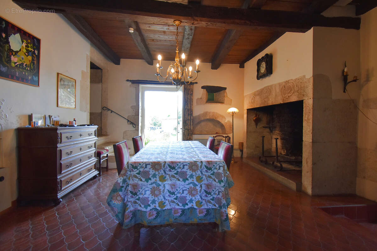 Maison à MONTAIGU-DE-QUERCY