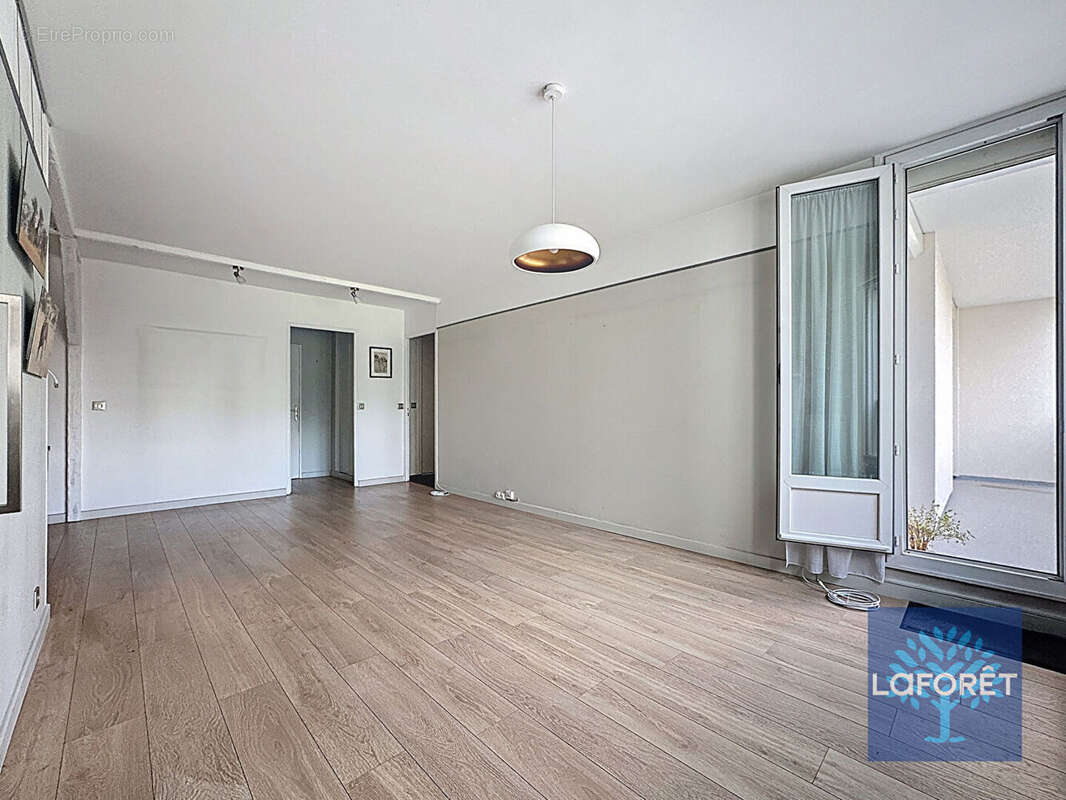 Appartement à CHILLY-MAZARIN