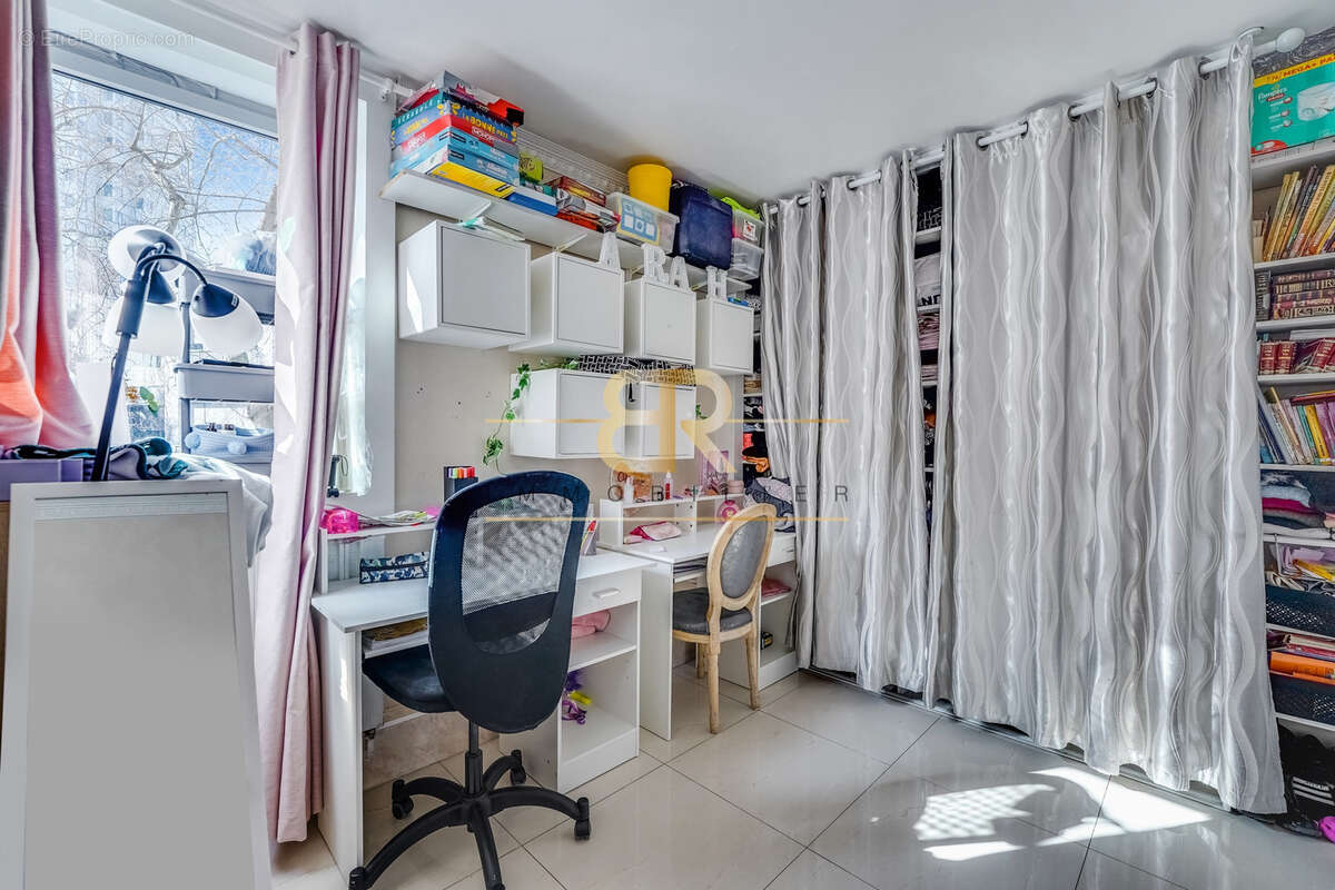 Appartement à PARIS-19E