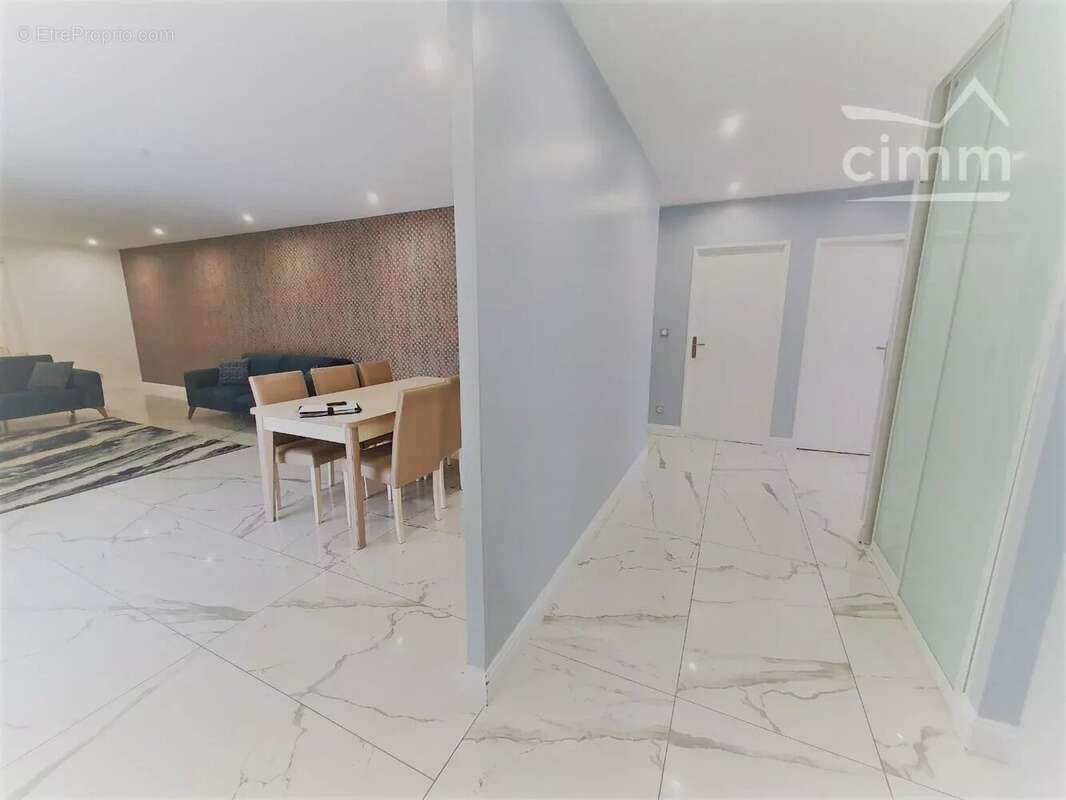 Appartement à LA CHAPELLE-DE-LA-TOUR