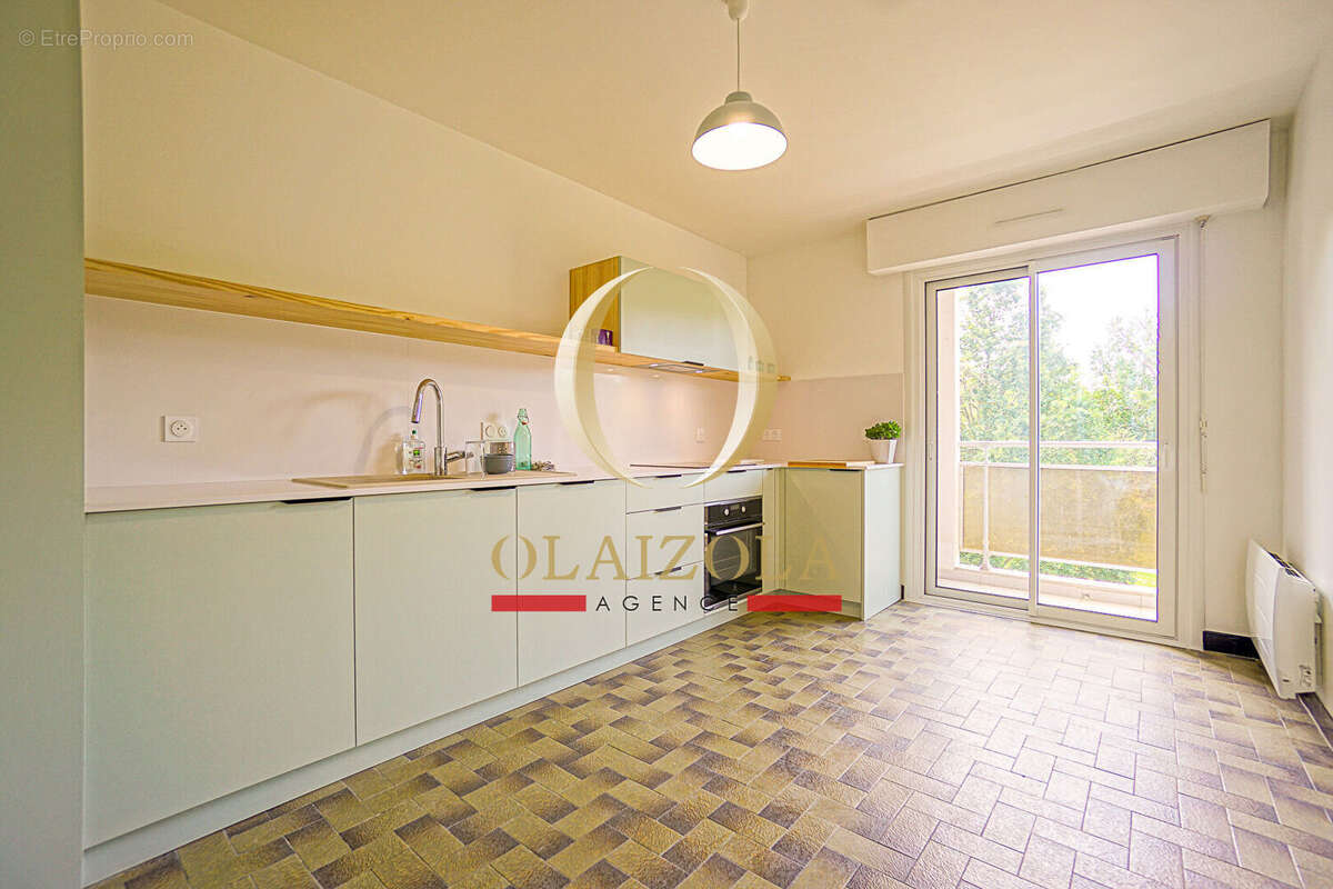 ANGLET MAIRIE - T4 traversant de 105 m² avec deux balcons, ascenseur et parking - photo 15