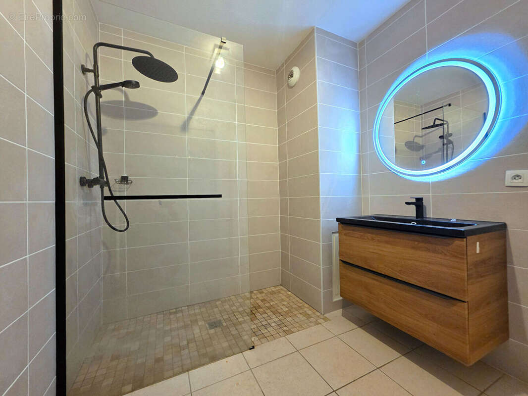 Appartement à BOURG-DE-PEAGE