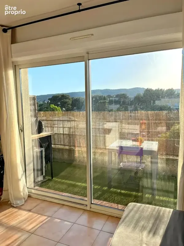 LA CIOTAT (13) – T2 de 43,24 m² au dernier étage avec ascenseur, balcon et vue dégagée - photo 2
