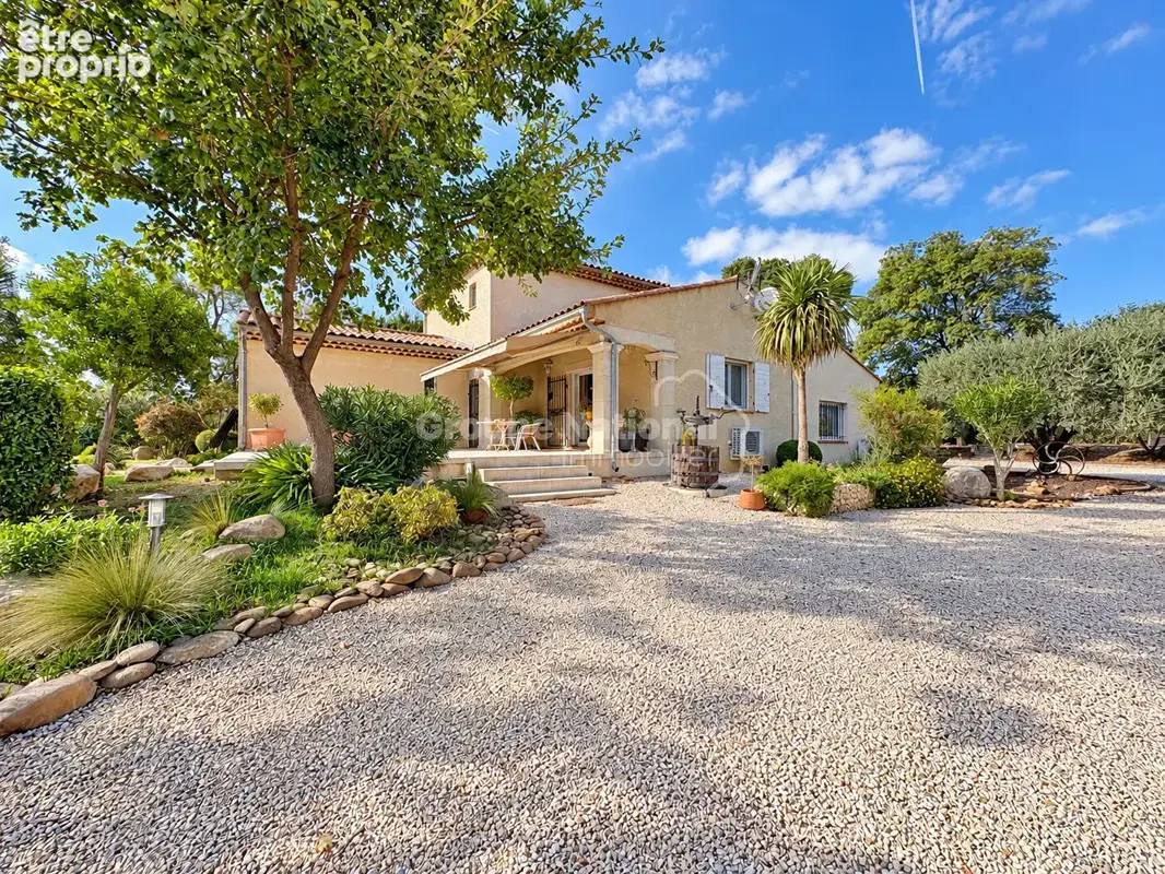 Salon-de-Provence (Bel-Air) : Propriété sur 5000 m² avec piscine - photo 1