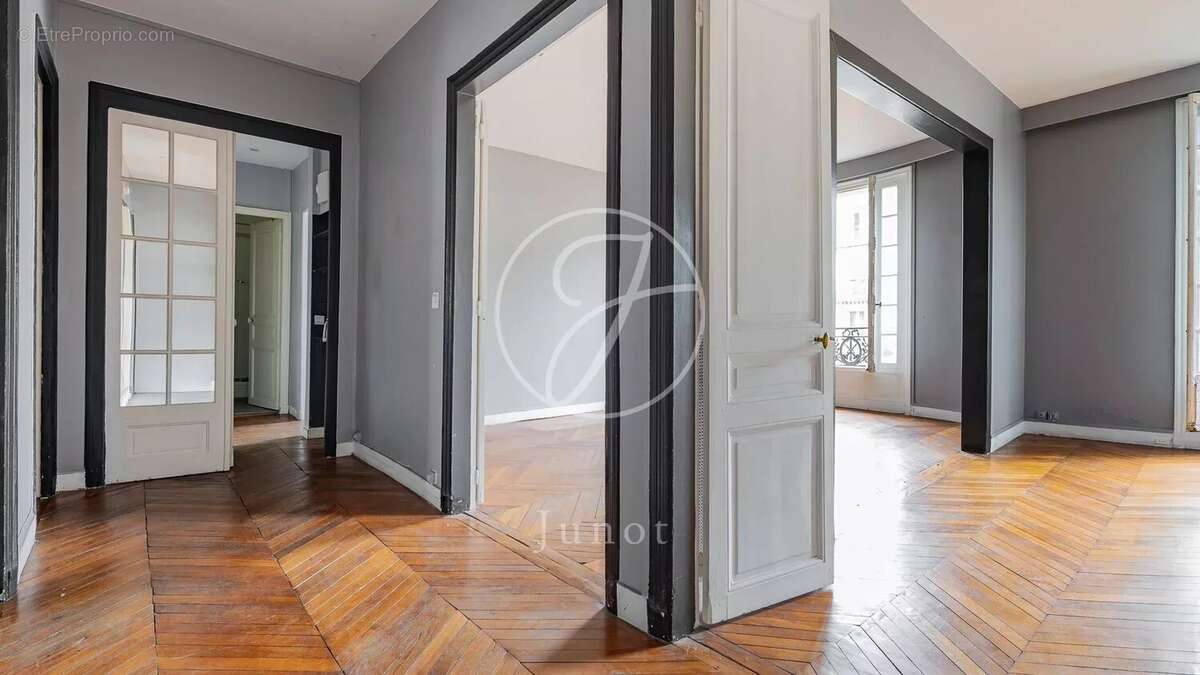 Appartement à PARIS-7E