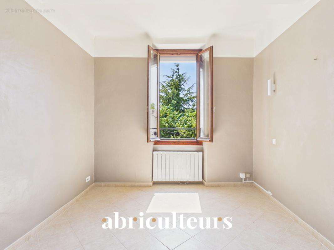 Maison de village avec jardin, garage, cave et grenier aménageable à Saint-Cannat - photo 9