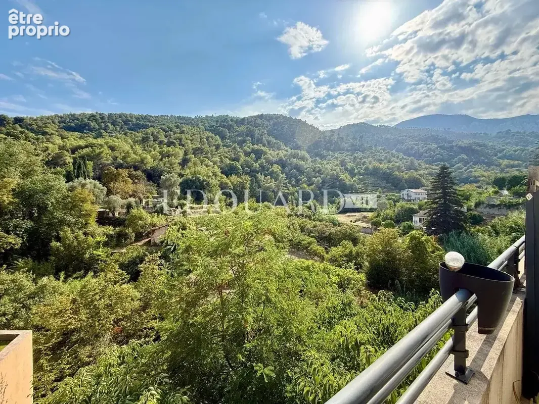 Sur la commune de Gorbio, deux pièces avec grande terrasse  dans immeuble moderne avec piscine - photo 7