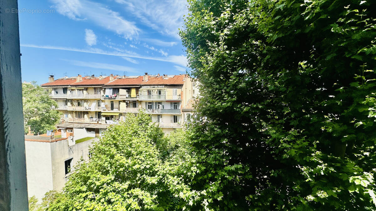 Appartement à MARSEILLE-5E