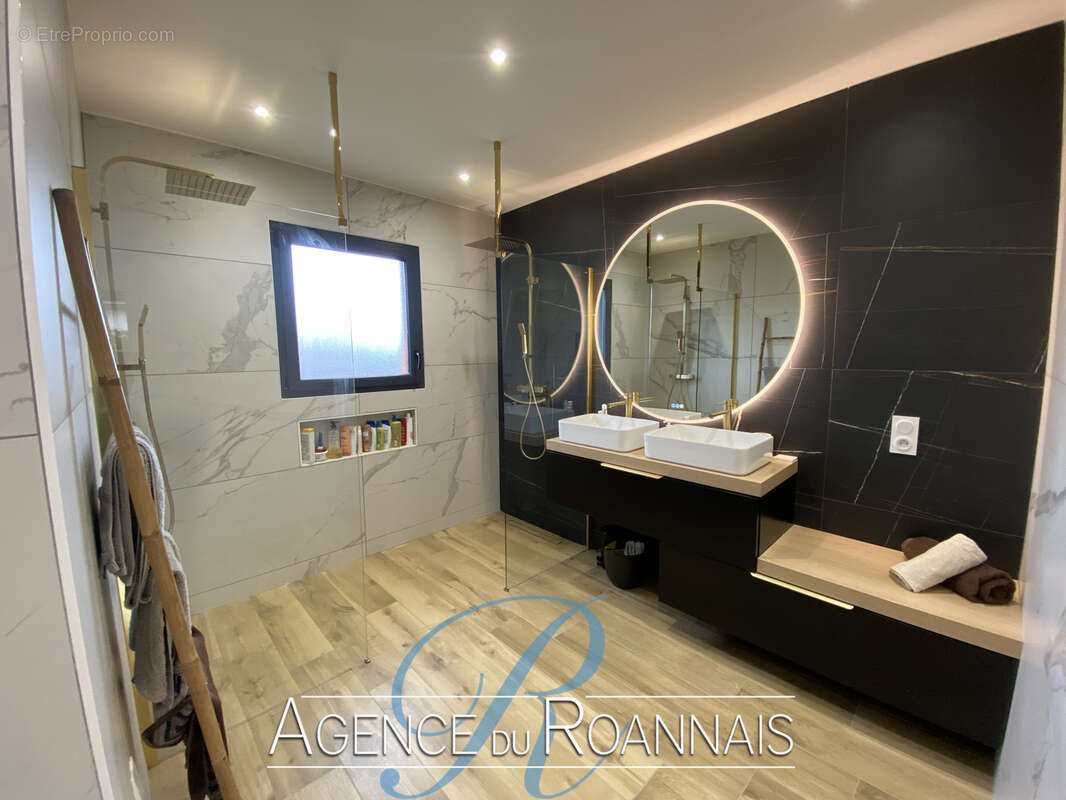 Maison à POUILLY-SOUS-CHARLIEU