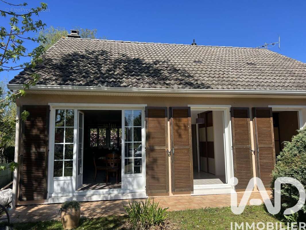 Photo 3 - Maison à SAINTRY-SUR-SEINE