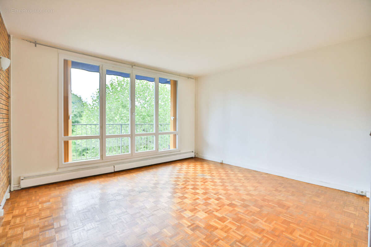 Appartement à NEAUPHLE-LE-CHATEAU