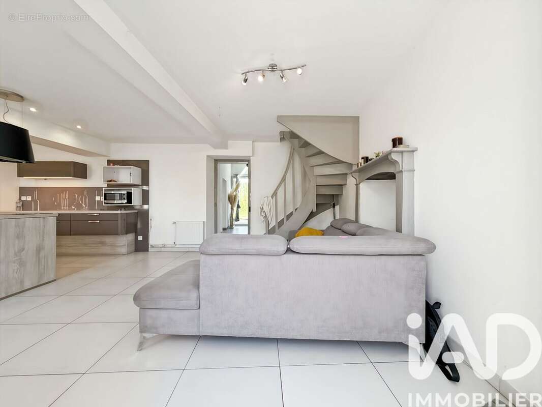 Maison 107 m² à Bonchamp-Les-Laval  - photo 4