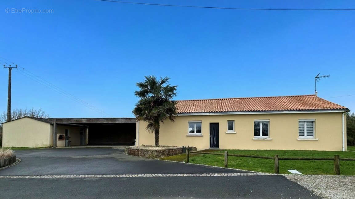 Maison à LA BOISSIERE-DE-MONTAIGU