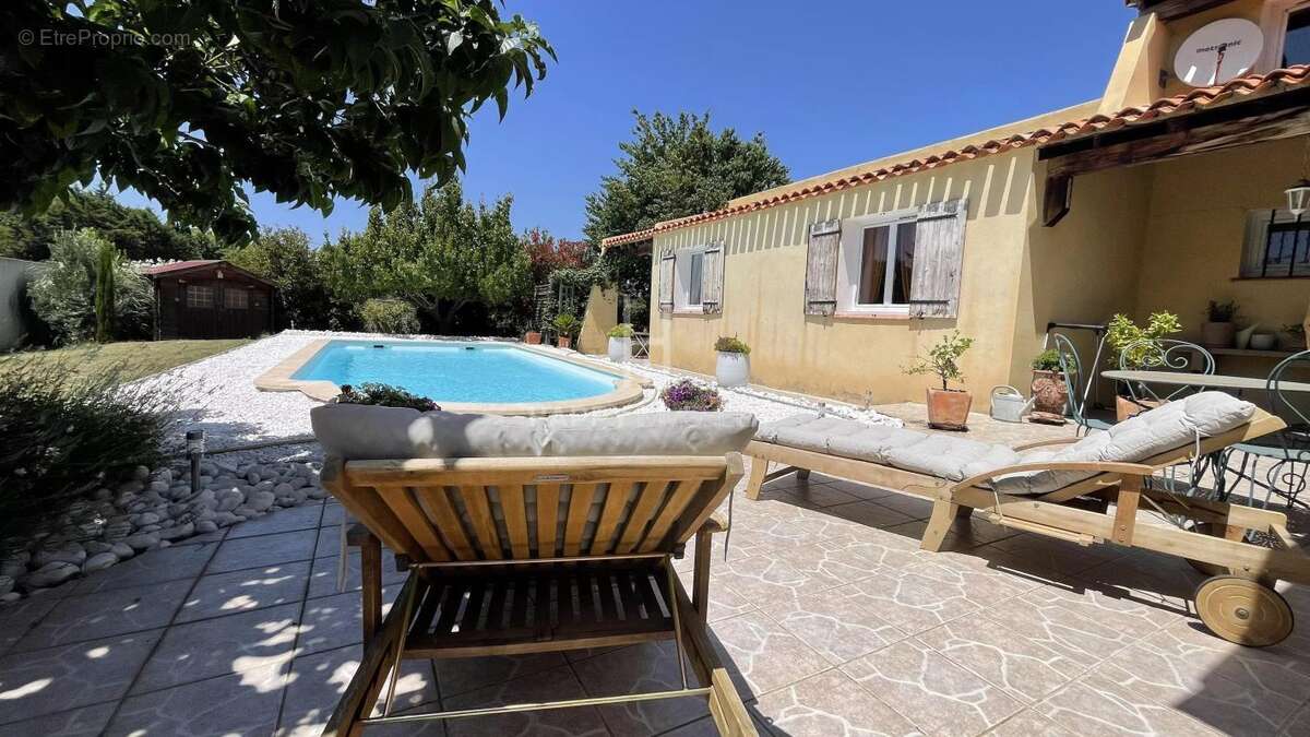 Maison à MOURIES