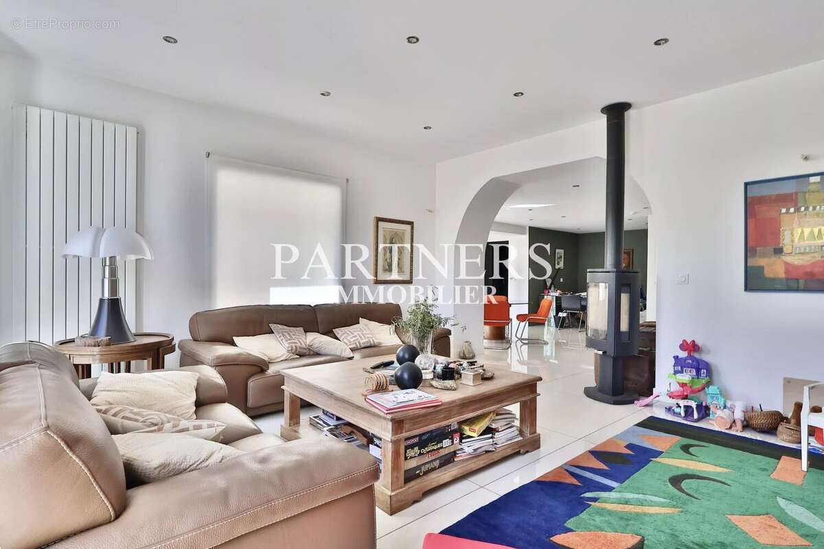 Maison 357 m² à La Destrousse  - photo 8