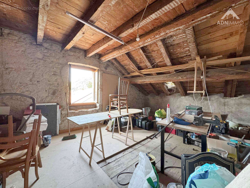 Appartement à COLLONGES