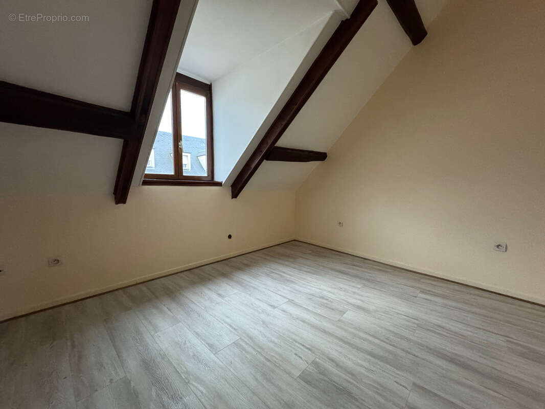 Appartement à LA CHAPELLE-EN-SERVAL