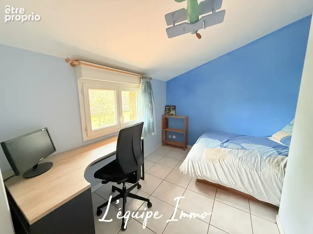 Au bord du lac de Plaisance- Maison T6 - 170 m2 - Grand garage- Piscine- Atelier- - photo 16