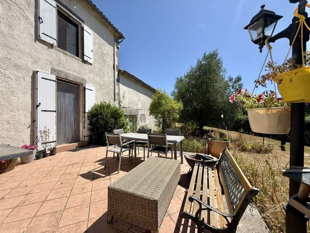 Maison à LE BOUCHAGE