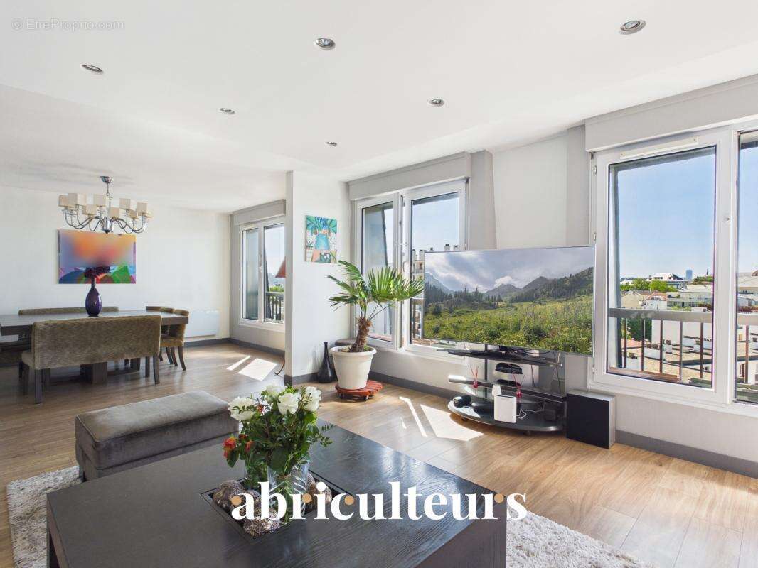 Appartement à CHARENTON-LE-PONT
