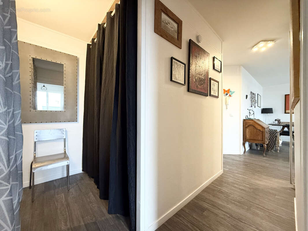 Appartement à COURBEVOIE