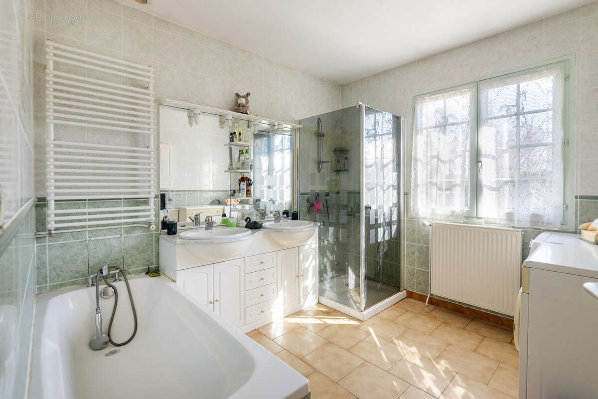 Maison à D&#039;HUISON-LONGUEVILLE