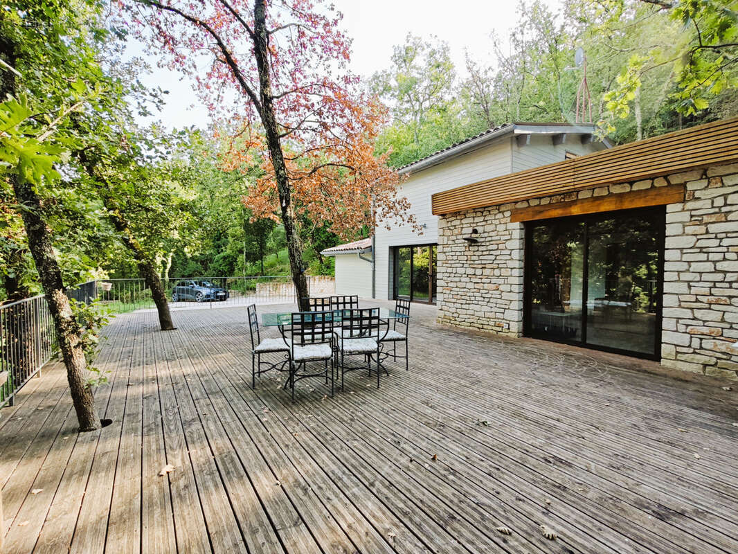 Propriété bordée de 5 hectares de parc - photo 17