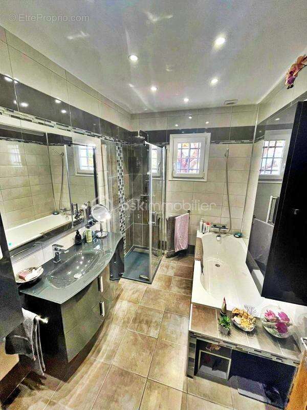 Baisse de prix pour cette Maison de 5 pieces avec piscine, garage et jardin- calme et confort assurés - photo 12