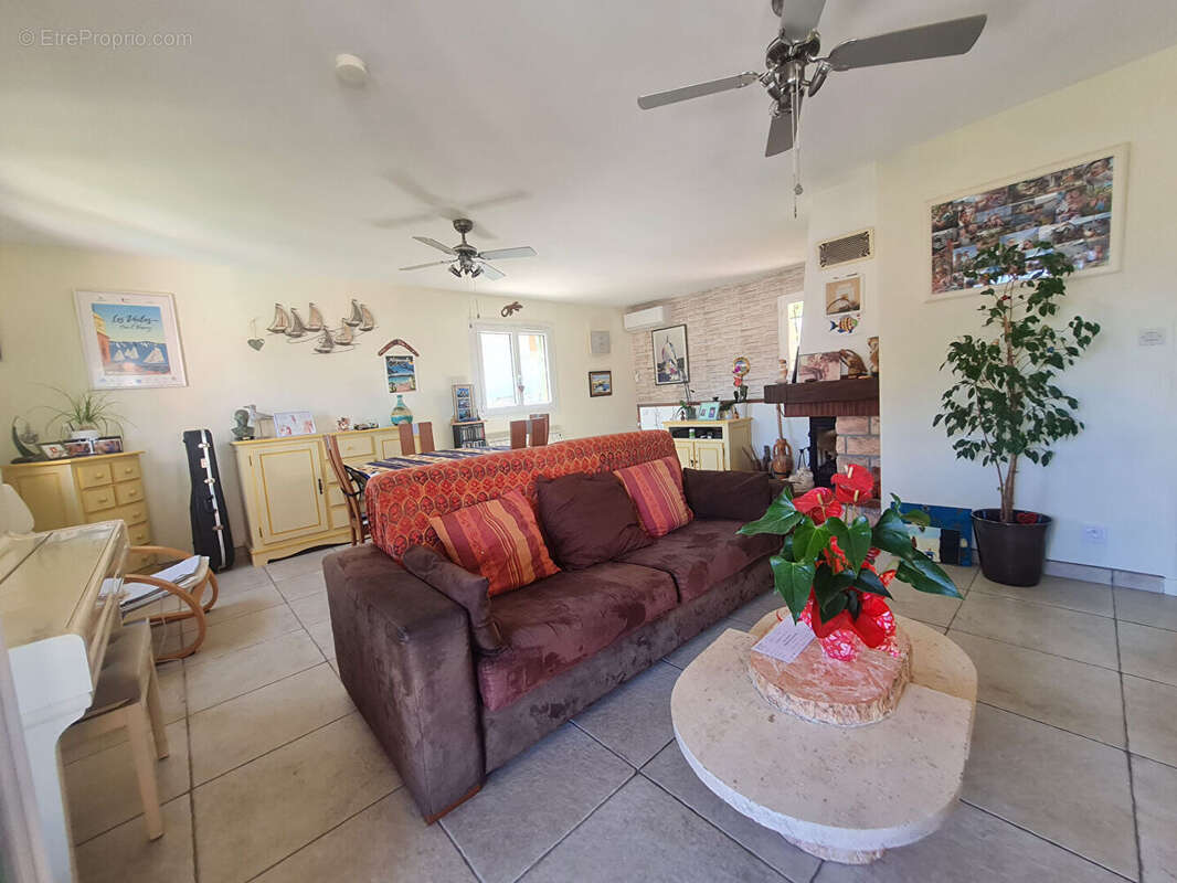 * Vue Mer  imprenable* Maison 5 Pièces avec 3 Chambres * Terrasse et Piscine * Garage * (83430) SAINT MANDRIER SUR MER - photo 3