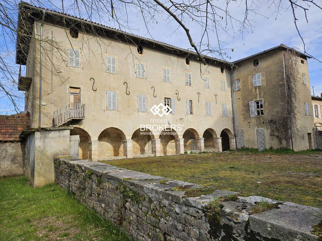 Commerce à SAINT-AMOUR