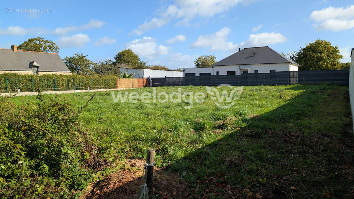 Terrain à SAINT-VINCENT-DES-LANDES