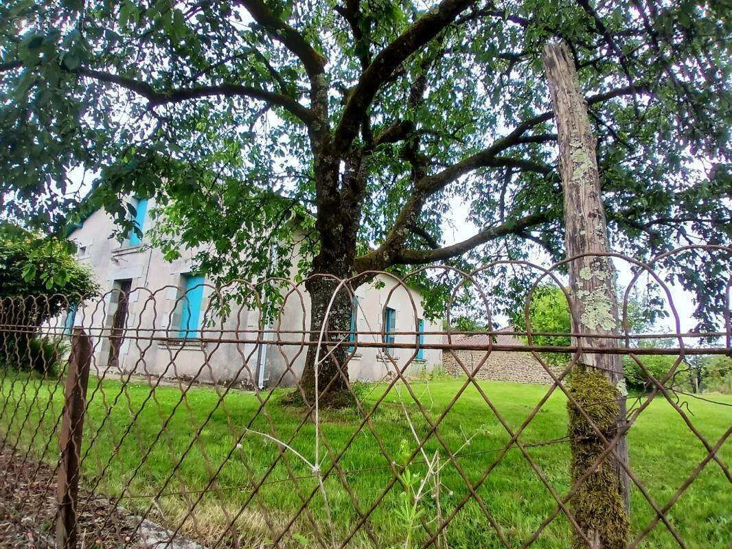 Maison à PIEGUT-PLUVIERS
