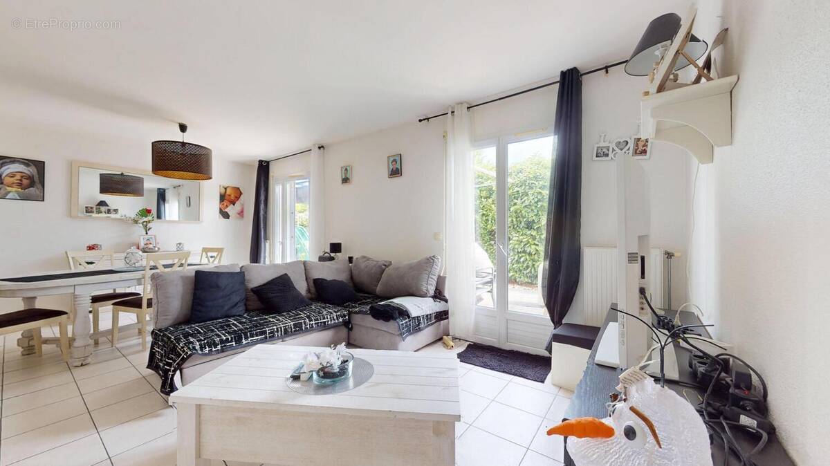 Photo 1 - Maison à LE HAILLAN