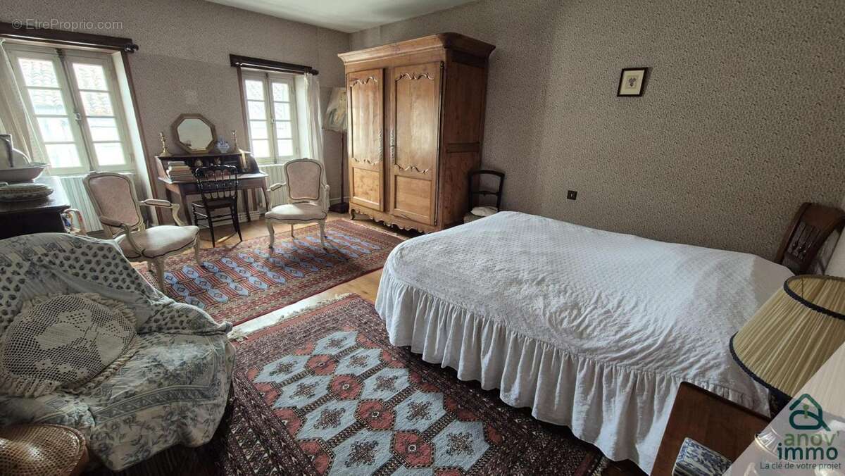 Maison à VILLEBOIS-LAVALETTE