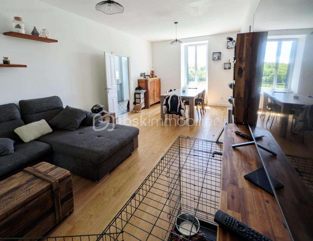 Maison avec jardin, dépendances et gîte rentable – À découvrir sans tarder ! - photo 2