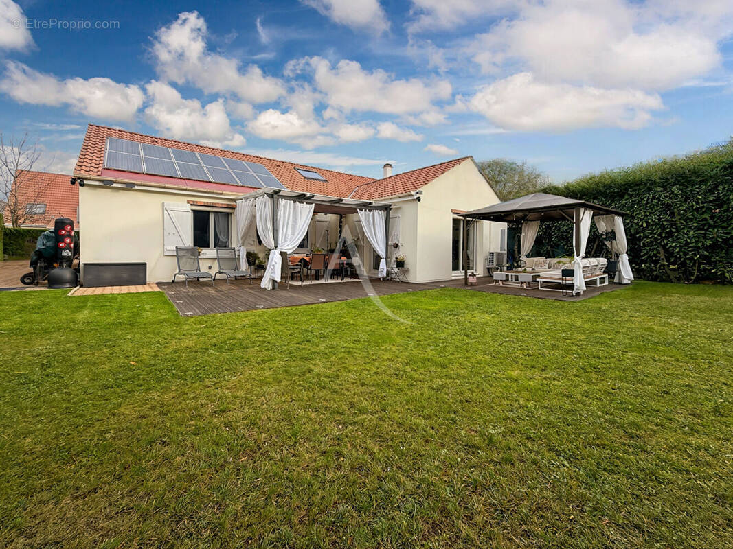 Maison à JOUY-LE-MOUTIER