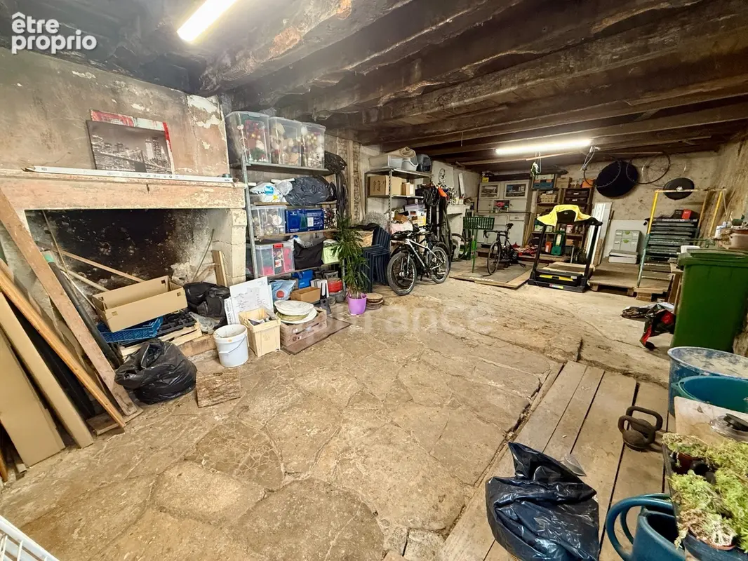  CHAMPDENIERS – Maison de caractère rénovée de 175 m² avec 135 m² de dépendances et fort potentiel - photo 24